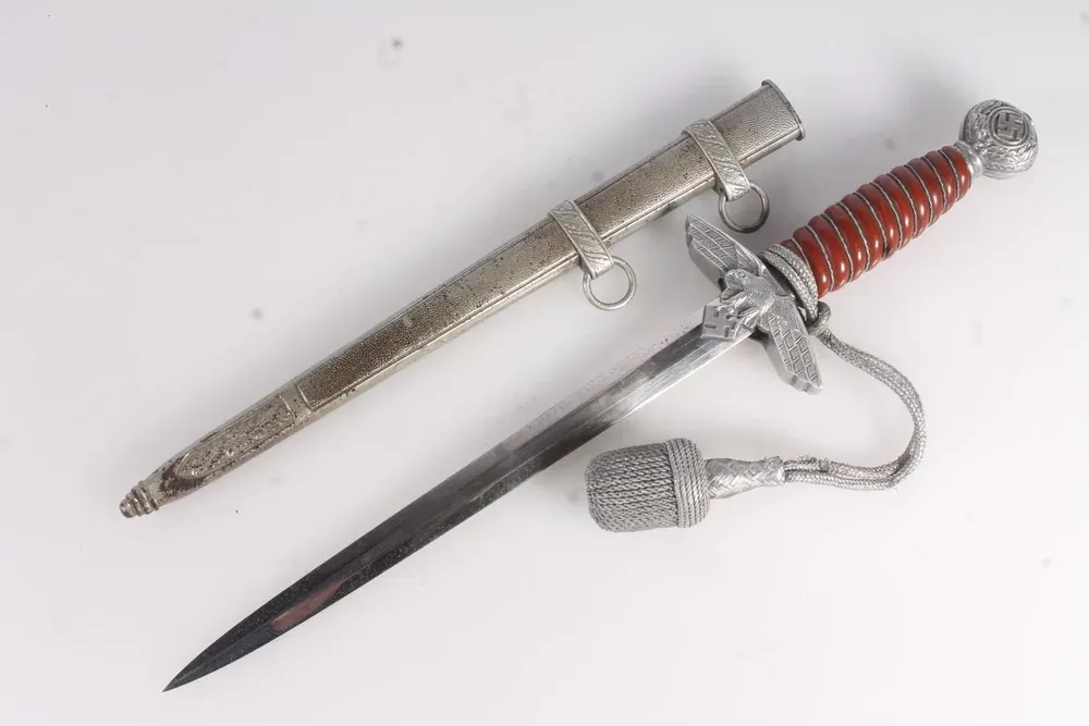 The dagger drawn beside its scabbard, showing the full second-model pattern with the bullion troddel attached